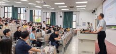 从跟跑到并跑、领跑的辉